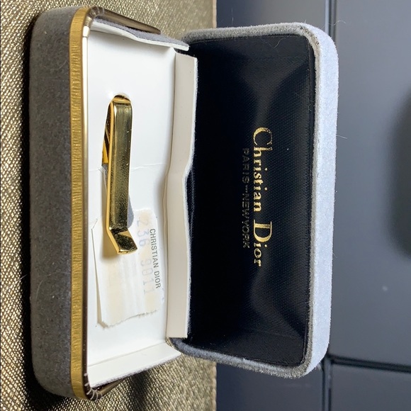Vintage Christian Dior Gold-tone Clip - Picture 2 of 3